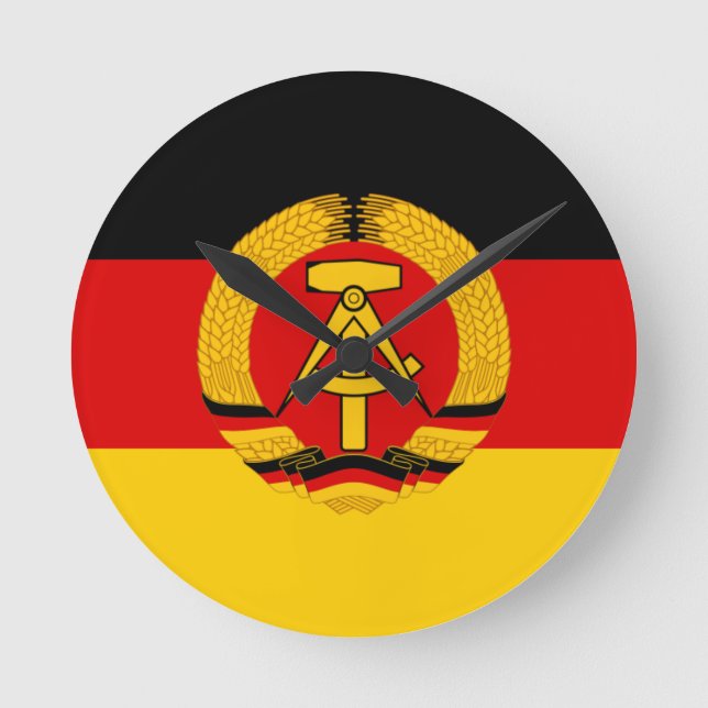 DDR - Flagge der DDR Runde Wanduhr (Vorderseite)