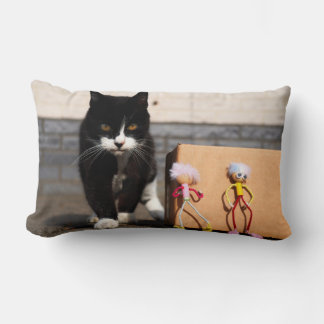 De Fubby's verstoppen zich voor de kat Ping. Lendenkissen