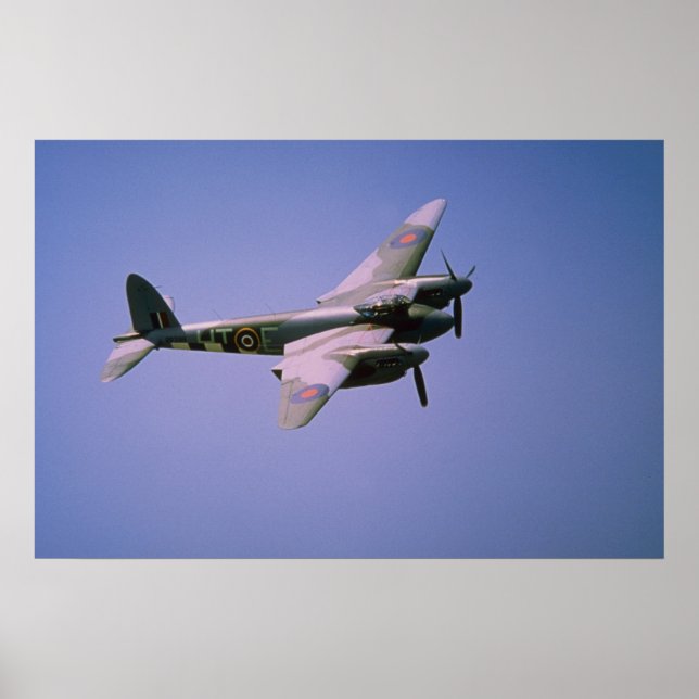 De Havilland DH-98 "Mosquito" T-3, im Flug bei Bo Poster (Vorne)