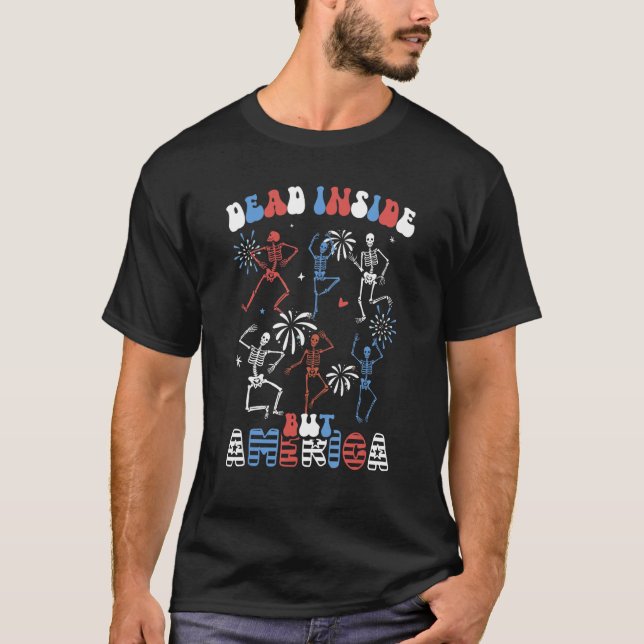 Dead Inside But America 4th Of July Skeletons Groo T-Shirt (Vorderseite)
