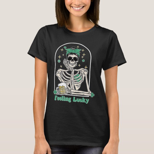 Dead Inside Feeling Lucky Skeleton Shamrocks Patri T-Shirt (Vorderseite)