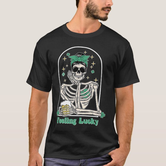 Dead Inside Feeling Lucky Skeleton Shamrocks Patri T-Shirt (Vorderseite)