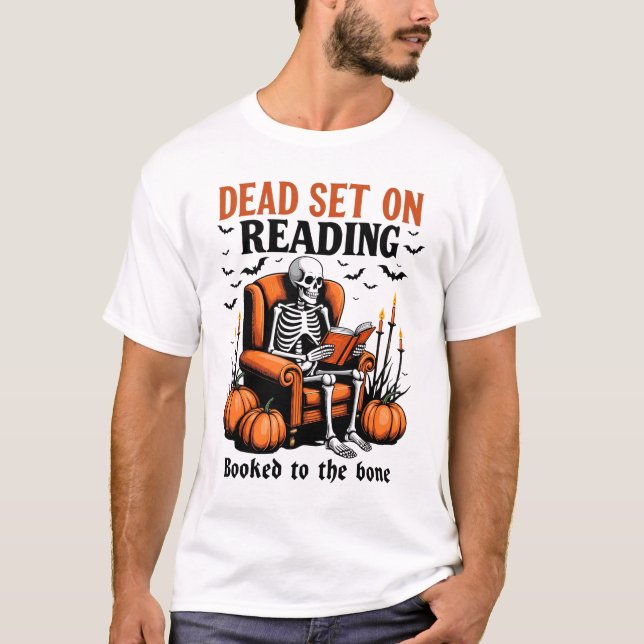 Dead Set On Reading – Skeleton Halloween Book Love T-Shirt (Vorderseite)