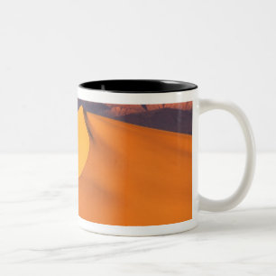 Death Valley bei Morgengrauen. Kalifornien Zweifarbige Tasse