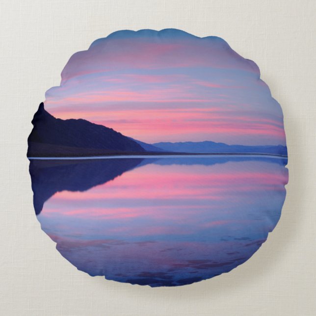 Death Valley National Park. Badwater im Morgengrau Rundes Kissen (Vorderseite)