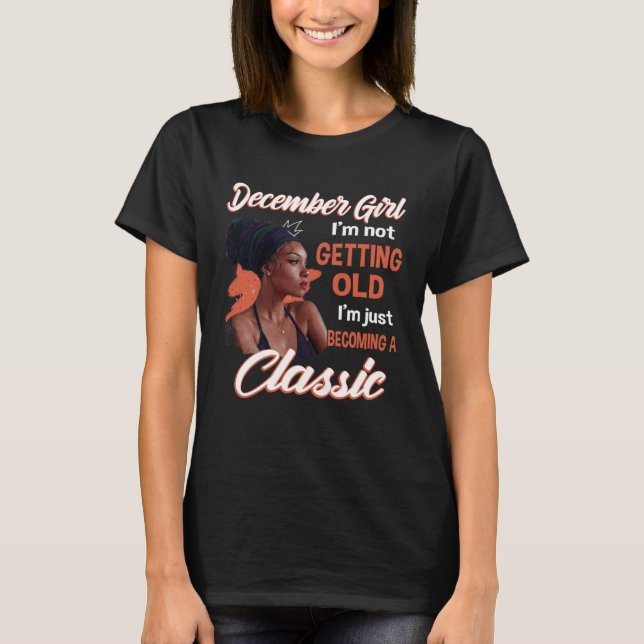 December Girl I m Not Getting Old I m Just Becomin T-Shirt (Vorderseite)