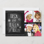 Deck die Hallen Chalkboard Foto Weihnachten<br><div class="desc">Spaß, trendy Chalkboard Weihnachtsthema sagt Deck the Halls with Boughs of Holly. Diese moderne Ferienwohnung verfügt über drei Foto-Bereiche, die für Ihre hochgeladenen Fotos geeignet sind. Passen Sie den Namen und den Datumstext für eine persönliche Touch an. Card Back hat Weihnachtsbaum im Chalkboard-Stil und Text-Sprichwort Frohe Weihnachten, aber Text kann...</div>