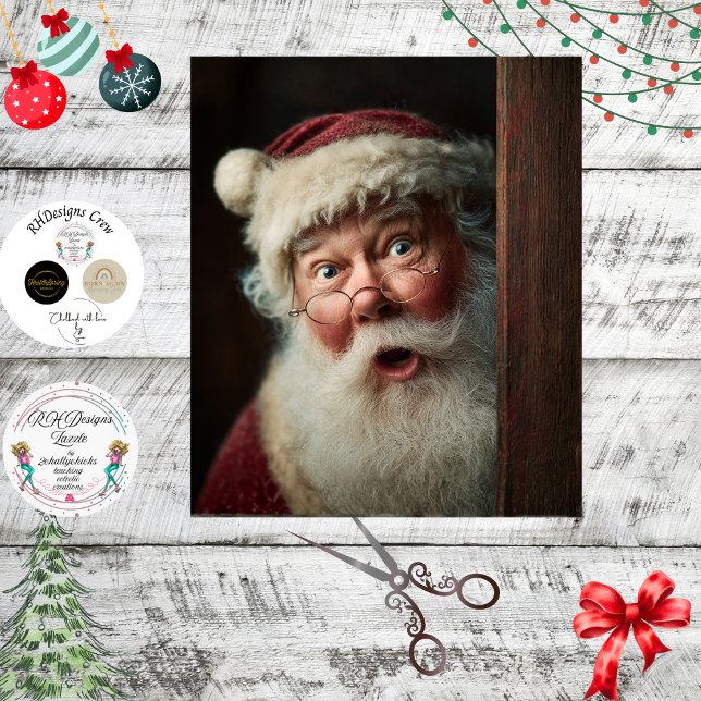 Decoupage überraschter Weihnachtsmann, der hinter  Seidenpapier (Von Creator hochgeladen)