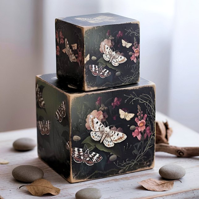 Decoupage Woodland Moth Illustration Seidenpapier (Von Creator hochgeladen)