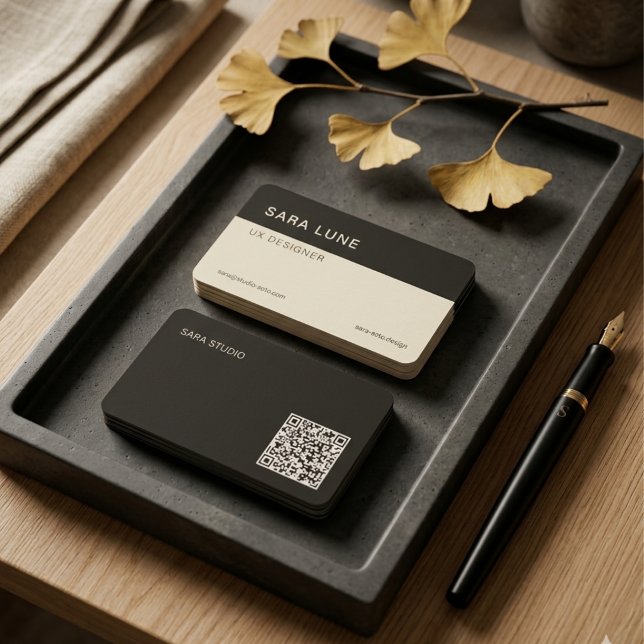 Deep Black Japandi Minimal QR Code Designer Studio Visitenkarte (Deep Black Japandi Minimal QR Code Designer Studio Business Card)