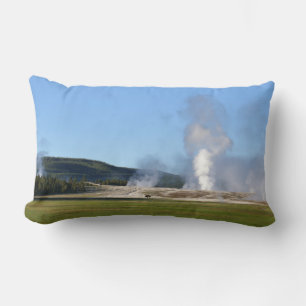 Deep Blue Geysir und Bison in Yellowstone Lendenkissen