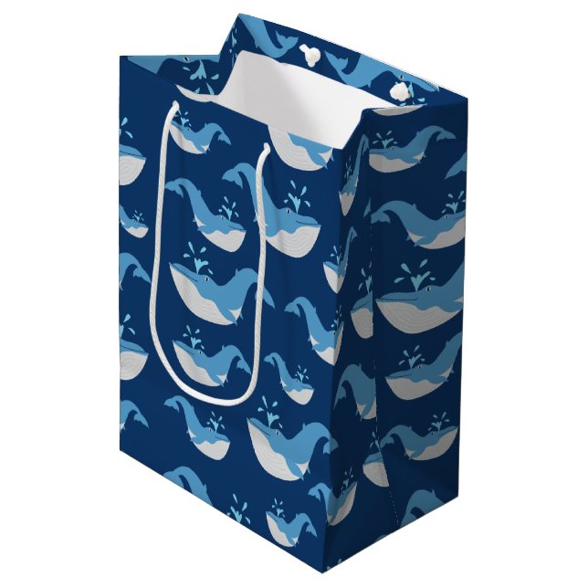 Deep Blue Ocean Whale Muster Mittlere Geschenktüte (Vorderseite Schrägansicht)