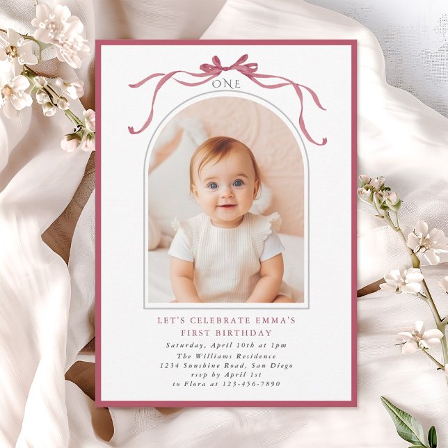 Deep Blush Pink Bow Girl 1st Birthday Arch Photo Einladung (Von Creator hochgeladen)