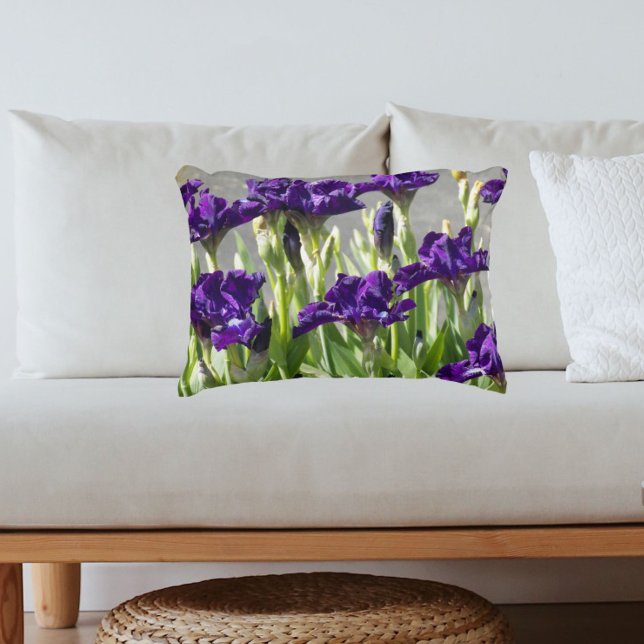 Deep Lila Irises Floral Zierkissen (In Situ Sofa)