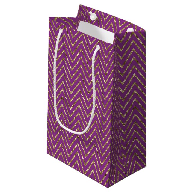 Deep Pink und Gold Zig-Zags Geschenktasche Kleine Geschenktüte (Vorderseite Schrägansicht)