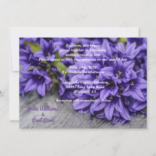 Deep Purple Blumen auf der Hochzeit von Grey Wood  Einladung