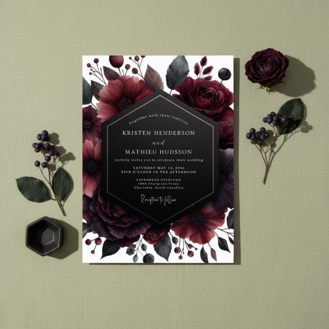 Deep Red Floral Opulence Wedding Einladung (Von Creator hochgeladen)