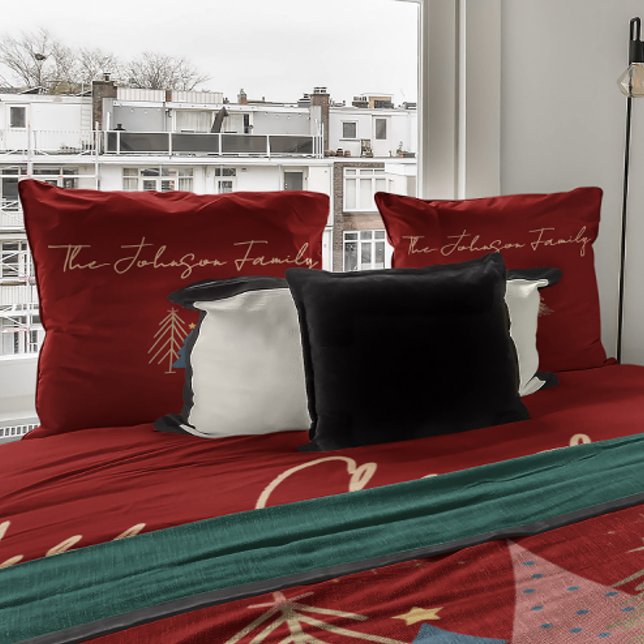 Deep Red & Gold Family Name Merry Christmas  Dekokissen (Von Creator hochgeladen)