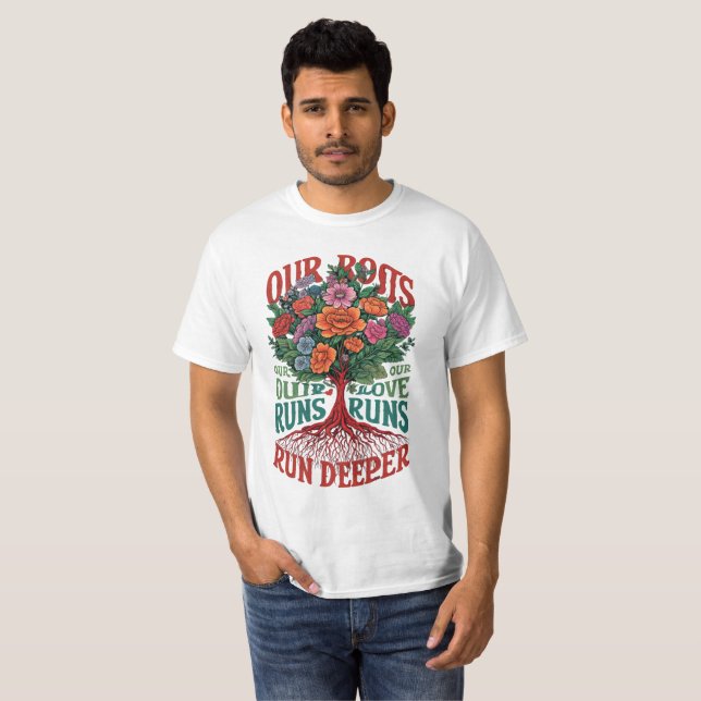 "Deep Roots, Deeper Liebe T-Shirt" T-Shirt (Vorne ganz)
