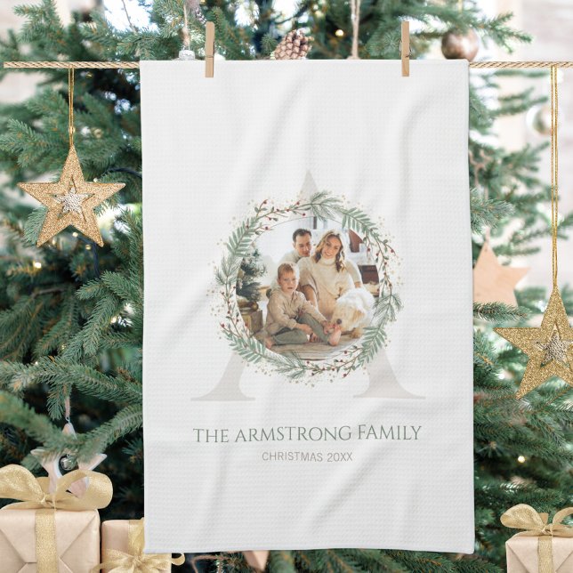 Deep Sage Wreath Monogram Home Accent Geschirrtuch (Deep Sage Wreath Monogram Home Accent Kitchen Towel ©Susanne Sachers - Sunny Mind 🌞)