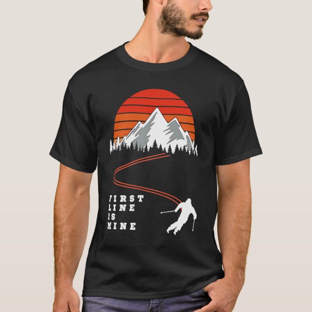 Deep snow downhill skiing Powder First Line Ski Ho T-Shirt (Vorderseite)