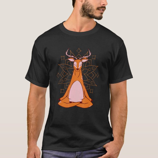 Deer at yoga for meditation and mindfulness T-Shirt (Vorderseite)
