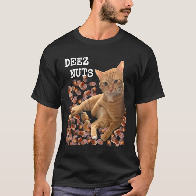 DEEZ NUTS Witz mit Katze und Eicheln T-Shirt (Vorderseite)