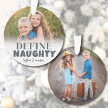 Definition des Fotos "Naughty Kids" Ornament<br><div class="desc">Personalisiertes "Definition von "Naughty" Kinder Foto Ornament. Mit diesem spielerischen Ornament, das perfekt zum Feiern der Kleinen geeignet ist, verleihen Sie Ihrem Dekor eine Touch Spaß und Urlaubsspass. Auf der Vorderseite steht der lustige Text "Definition Naughty" zusammen mit dem Namen Ihres Kindes (oder mehrerer Kindernamen), um die frechen Persönlichkeiten zu...</div>