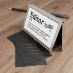 Definition des Set Visitenkarten Dose<br><div class="desc">Ein Editor ist ein Zauberer des Schneideraums,  der Ordnung aus dem Chaos zaubert und jeden Rahmen zählt. Dieser schicke Visitenkartenhalter erkennt ihre Hingabe an,  das filmische Meisterwerk trotz des Wahnsinns zu perfektionieren.</div>