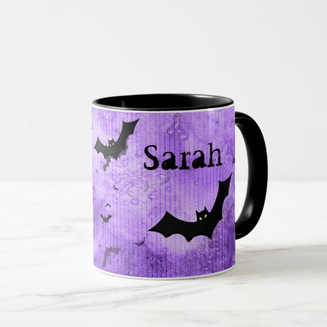 Dein Name: Halloween Bats Lila Grunge BG Tasse (VorderseiteRechts)
