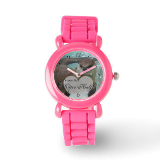 Dein schöner halb brauner Fluss Otter schwimmen Armbanduhr