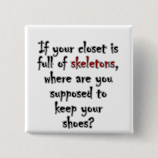 Dein Schrank ist so voll von Geheimnissen, dass es Button (Vorderseite)