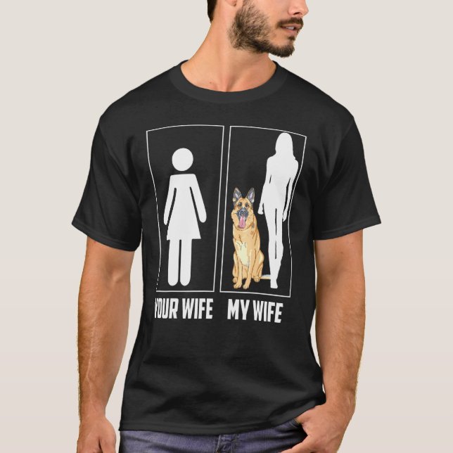 Deine Ehefrau Meine Ehefrau Deutscher Schäferhund T-Shirt (Vorderseite)