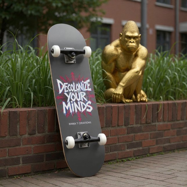 Dekolonisiert Eure Köpfe (Punkte) Skateboard (Von Creator hochgeladen)