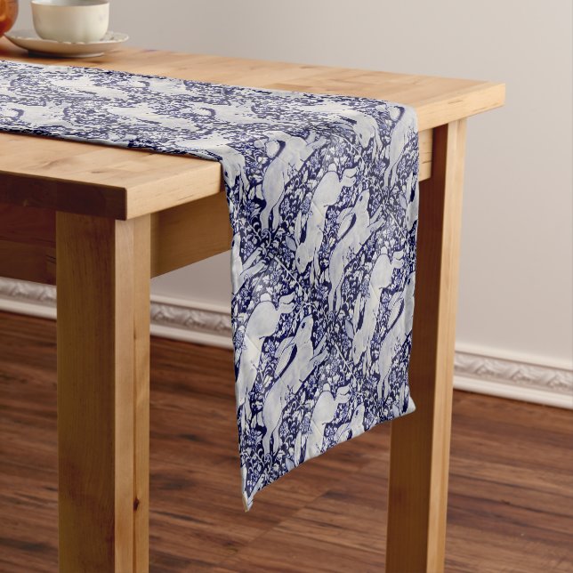 Dekoration aus weißen und blauen Kaninchen Cobalt  Kurzer Tischläufer (Beispiel)