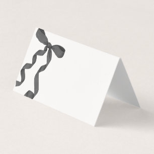 Dekoration der Platzkarte mit schwarzem Coquette-B