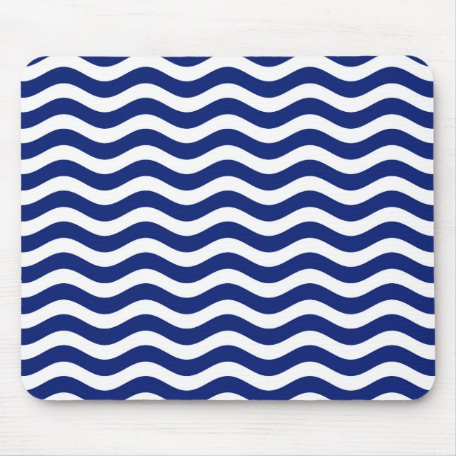 Dekoration der Wavy Navy Stripes Mousepad (Vorne)