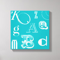 Dekorative Buchstaben auf blauem Hintergrund
