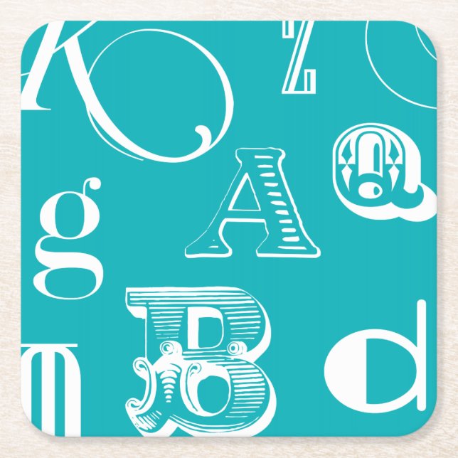 Dekorative Buchstaben auf blauem Hintergrund Rechteckiger Pappuntersetzer (Vorderseite)