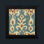 Dekorative Ikat Fabric Design von Chariklia Zarria Erinnerungskiste<br><div class="desc">Ein abstraktes Muster von Chariklia Zarris,  es hat ein Design,  bekannt als ikat. Diese spezielle Form des Webens nutzt die Färbung,  die den Farbstoff vor dem Eindringen in den gesamten Stoff behalte. Das kreiert interessante Muster auf einem Stoff,  der an der Wand phantastisch aussieht!</div>