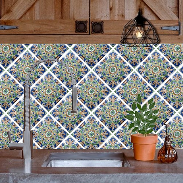 Dekorative Keramik Fliesen aus vielfarbigen Medail (Multi colored tile shown on a kitchen backsplash.)