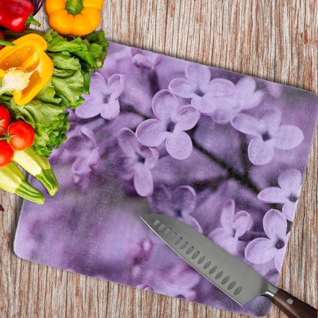Dekorative Lilac-Blume Schneidebrett (Decorative Lilac Flowers Cutting Board by Looly Elzayat)