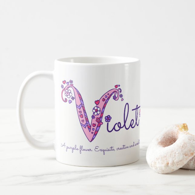 Dekorative V Monogramm-Tasse der violetten Kaffeetasse (Mit Donut)