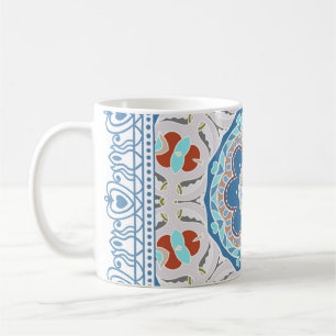 Dekorativer, farbenfroher Dekor auf weißem Hinterg Kaffeetasse