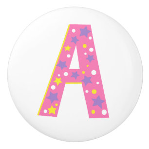 Dekorativer rosa Buchstabe Ein mit Monogramm Griff