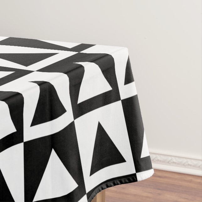 Dekoratives Design von White&Black Triangle & Scha Tischdecke (Beispiel)