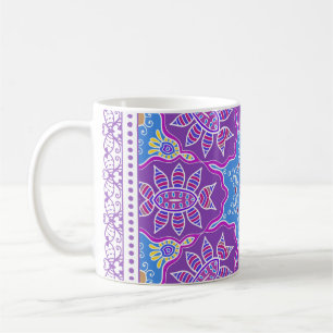 Dekoratives farbenfrohes Ornament auf weißem Hinte Kaffeetasse