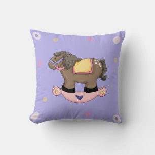 Dekoratives Kissen für das Zimmer eines kleinen Mä