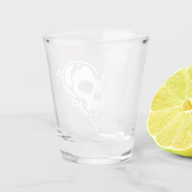 Dekoratives Schädelherz Schnapsglas (Vorderseite)