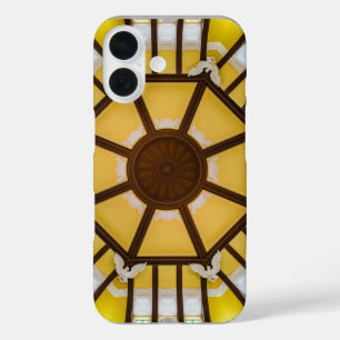 Dekorierte Decke am Bahnhof Tokio iPhone 16 Hülle